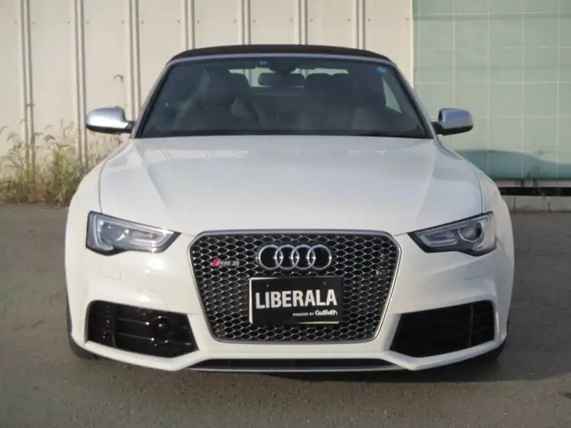 カタログ画像：ＲＳ５カブリオレ（RS5 CABRIOLET） ベースグレード 2015年1月 ABA-8FCFSF 4200cc グレイシアホワイトメタリック フロント