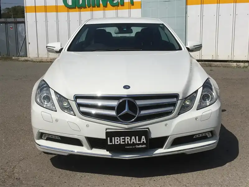 カタログ画像：Ｅクラス（E-CLASS） Ｅ２５０ ＣＧＩブルーエフィシェンシー クーペ 2009年10月 DBA-207347 1800cc カルサイトホワイト（Ｓ） 燃費11.2km / l  フロント