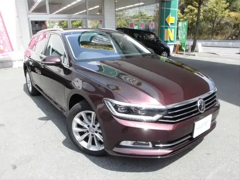 カタログ画像：パサートヴァリアント（PASSAT VARIANT） ＴＳＩコンフォートライン 2015年7月 DBA-3CCZE 1400cc クリムゾンレッドメタリック 燃費20.4km / l メイン