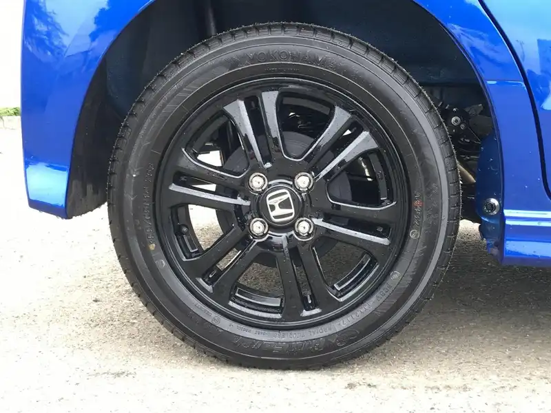カタログ画像：Ｎ－ＢＯＸカスタム（N-BOX CUSTOM） ２トーンカラースタイル Ｇ特別仕様車ＳＳパッケージ 2016年8月 DBA-JF1 660cc ブリリアントスポーティブルー・メタリック＆シルバー 燃費25.6km / l タイヤ