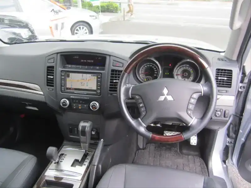 10059208 | カタログ画像：パジェロ（PAJERO） ショート スーパーエクシード 2009年12月 CBA-V87W 3800cc クールシルバーメタリック 内装