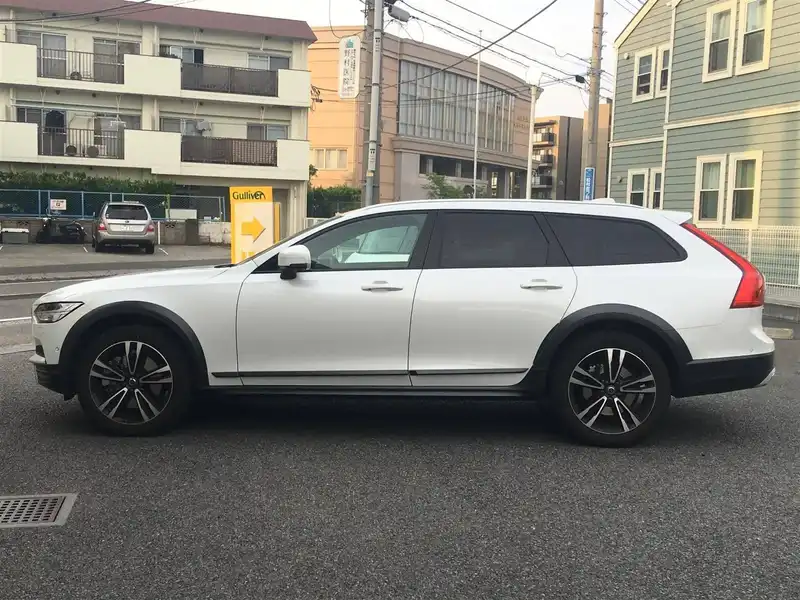 10108880 | カタログ画像：Ｖ９０（V90） クロスカントリー Ｔ５ ＡＷＤ サマム エアサスペンション装着車 2017年2月 DBA-PB420A 2000cc アイスホワイト 外装