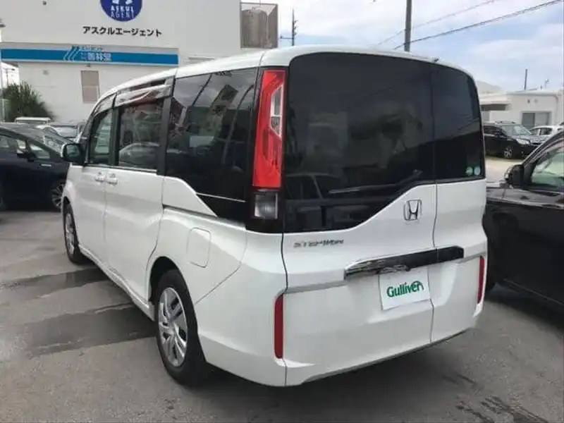 カタログ画像：ステップワゴン（STEPWAGON） Ｇ 2015年4月 DBA-RP1 1500cc ホワイトオーキッド・パール 燃費17.0km / l フロント