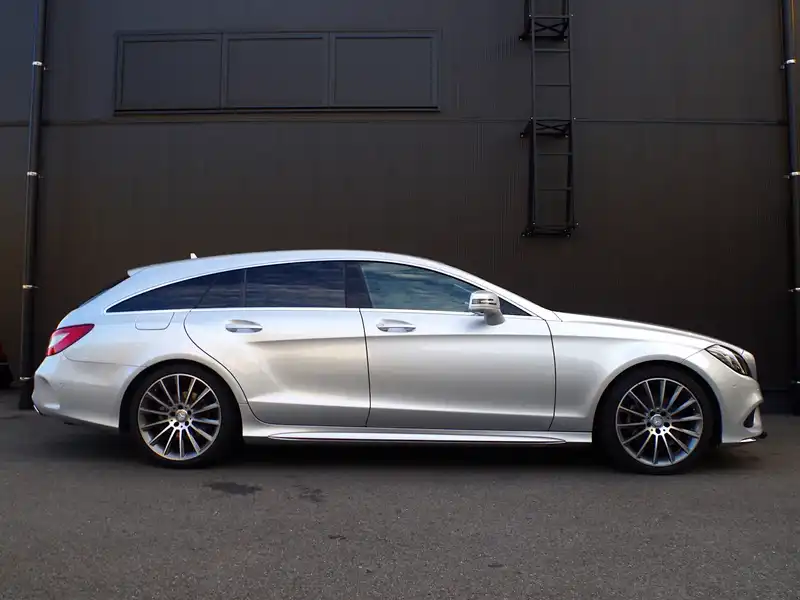 カタログ画像：ＣＬＳクラス シューティングブレーク（CLS-CLASS SHOOTING BRAKE） ＣＬＳ２２０ｄ シューティングブレーク ＡＭＧライン 2016年6月 LDA-218901 2200cc イリジウムシルバー（Ｍ）orダイヤモンドシルバー（Ｍ） 燃費18.3km / l 外装