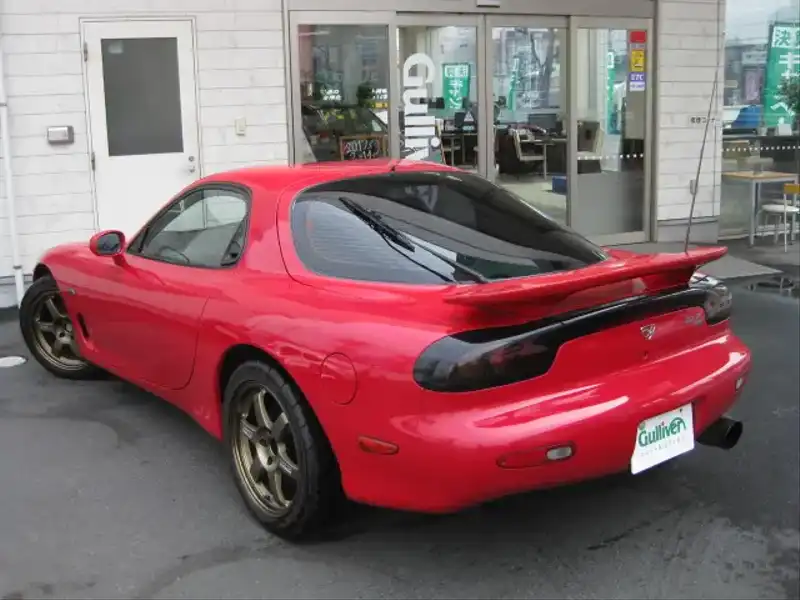 カタログ画像：アンフィニＲＸ－７（EFINI RX-7） タイプＲＢバサースト 1997年1月 E-FD3S 1400cc ヴィンテージレッド 燃費7.3km / l  バック