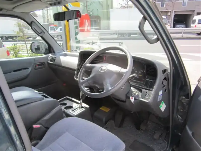 カタログ画像：ハイエースバン（HIACE VAN） スーパーＧＬ 2004年4月 TC-TRH102V 2000cc ダークグリーンマイカメタリック 燃費9.5km / l  内装