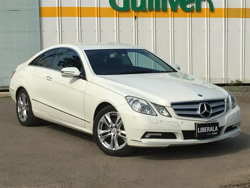 カタログ画像：Ｅクラス（E-CLASS） Ｅ３５０ クーペ 2009年7月 DBA-207356 3500cc カルサイトホワイト（Ｓ） 燃費9.1km / l  メイン（その他）