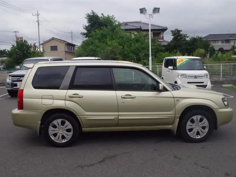 カタログ画像：フォレスター（FORESTER） ＸＴ 2004年2月 TA-SG5 2000cc シャンパンゴールド・オパール 燃費13.0km / l  外装