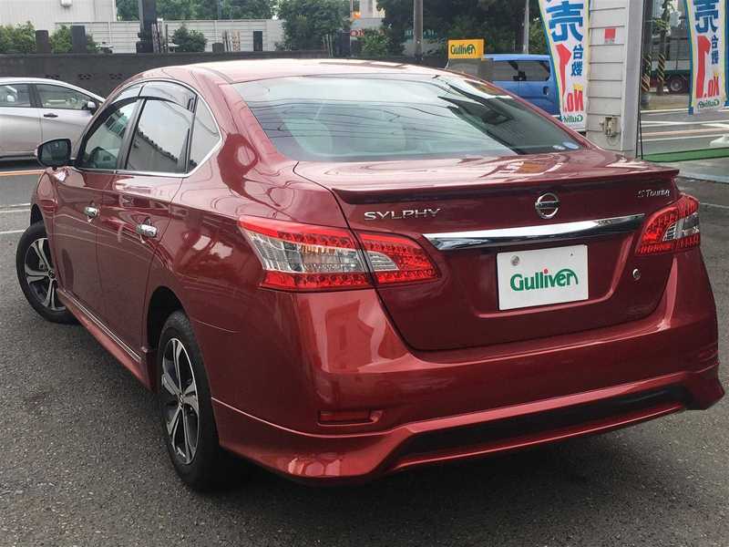 カタログ画像：シルフィ（SYLPHY） Ｓ ツーリング 2019年10月 DBA-TB17 1800cc ラディアント レッド バック