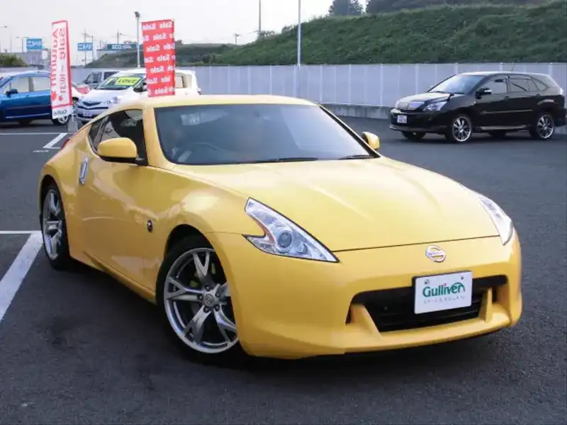 カタログ画像：フェアレディＺ（FAIRLADY Z） バージョンＳＴ 2008年12月 CBA-Z34 3700cc プレミアムアルティメイトイエロー 燃費9.5km / l  メイン（その他）