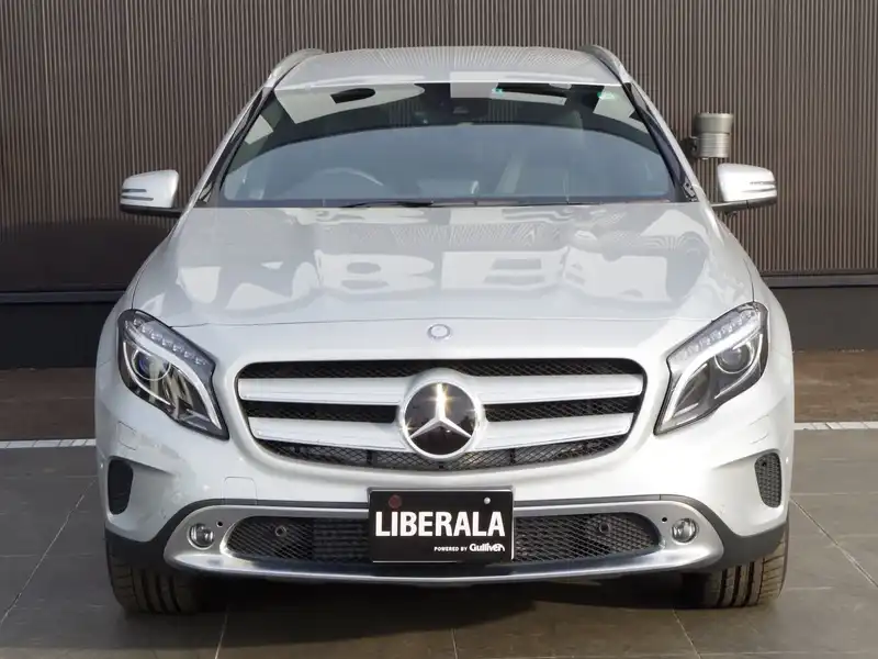 カタログ画像：ＧＬＡクラス（GLA-CLASS） ＧＬＡ１８０ オフロード 2014年5月 DBA-156942 1600cc ポーラーシルバー（Ｍ） 燃費16.0km / l フロント