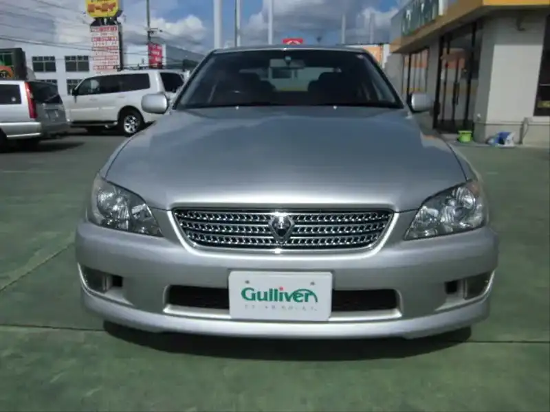 カタログ画像：アルテッツァ（ALTEZZA） ＡＳ２００ 2004年4月 TA-GXE10 2000cc シルバーメタリック 燃費11.6km / l  フロント