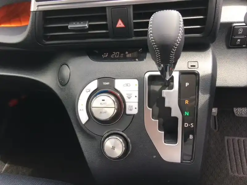 10102934 | カタログ画像：シエンタ（SIENTA） Ｇ 車いす仕様車（タイプＩ）助手席側セカンドシート付 2015年7月 DBA-NSP172G 1500cc シルバーメタリック 内装