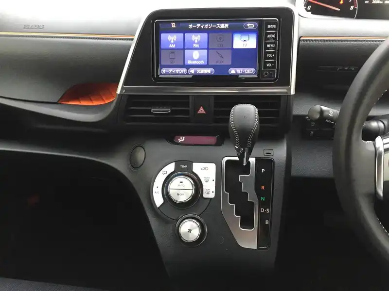 カタログ画像：シエンタ（SIENTA） Ｇ 車いす仕様車（タイプＩ）助手席側セカンドシート付 2015年7月 DBA-NSP172G 1500cc シルバーメタリック 燃費19.6km / l 内装