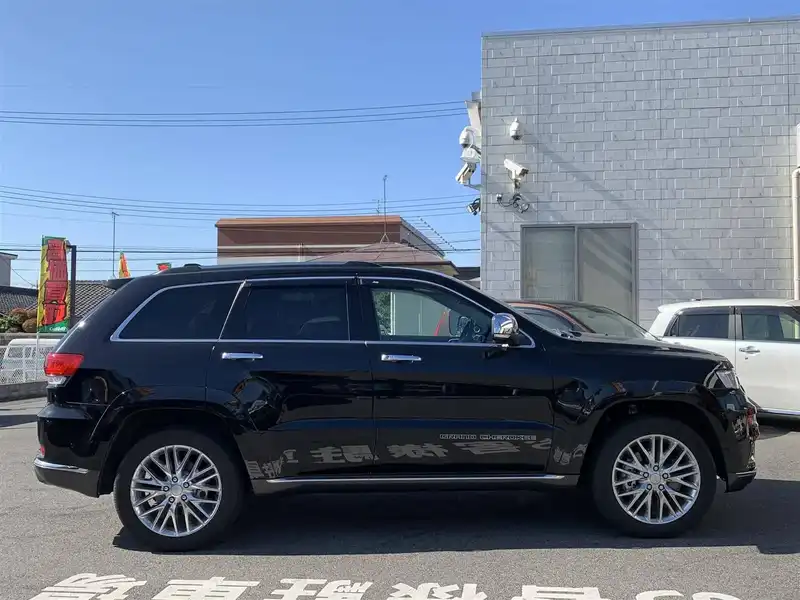 カタログ画像：ジープ・グランドチェロキー（JEEP GRAND CHEROKEE） サミット 2017年5月 DBA-WK36TA 3600cc ダイアモンドブラッククリスタルパールコート 燃費9.6km / l 外装