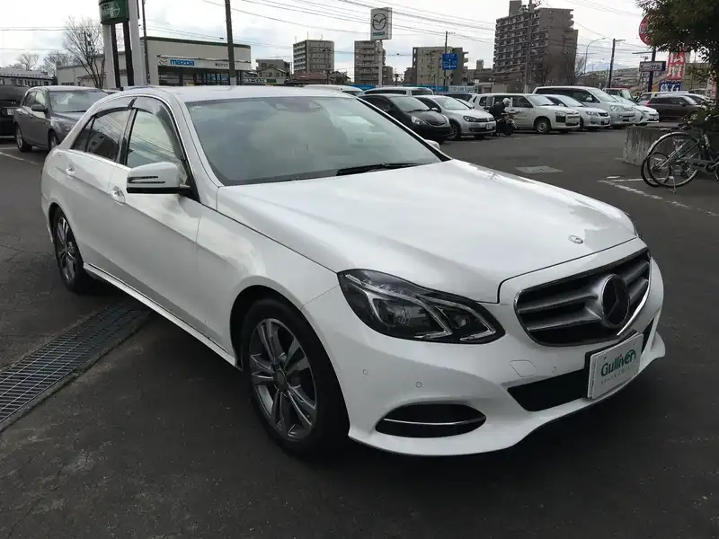 カタログ画像：Ｅクラス（E-CLASS） Ｅ３００ ４マチック アバンギャルド 2013年5月 RBA-212080C 3500cc ダイヤモンドホワイト（Ｍ） 燃費12.0km / l メイン