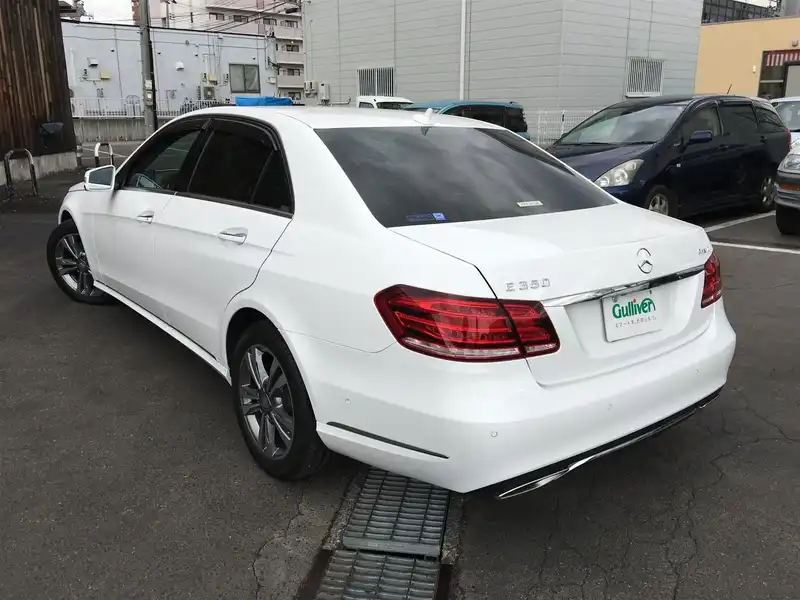 カタログ画像：Ｅクラス（E-CLASS） Ｅ３００ ４マチック アバンギャルド 2013年5月 RBA-212080C 3500cc ダイヤモンドホワイト（Ｍ） 燃費12.0km / l バック