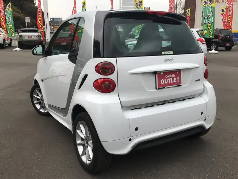 カタログ画像：スマートフォーツークーペ（SMART FORTWO COUPE） ｍｈｄパッション 2012年5月 ABA-451380 1000cc 燃費22.0km / l バック