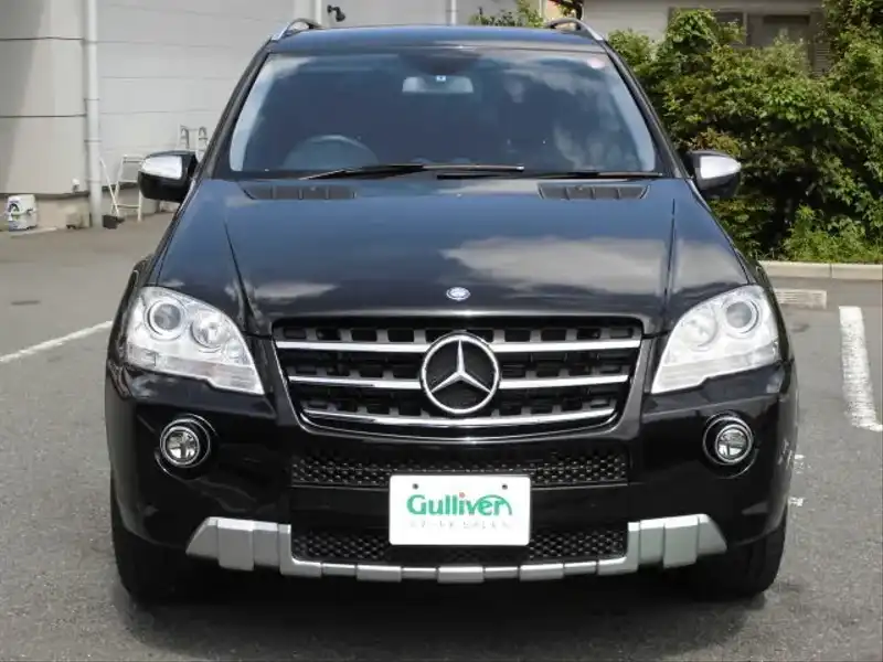 カタログ画像：Ｍクラス（M-CLASS） ＭＬ３５０ ４マチック ＡＭＧスポーツリミテッド 2009年5月 DBA-164186 3500cc オブシディアンブラック（Ｍ） 燃費7.9km / l  フロント