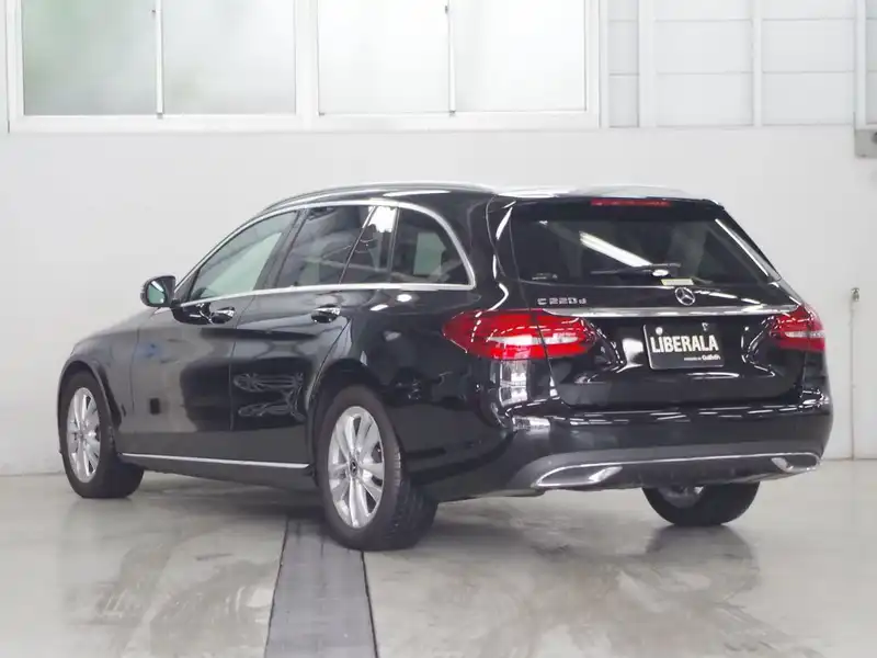 カタログ画像：Ｃクラスステーションワゴン（C-CLASS STATIONWAGON） Ｃ２２０ｄ ステーションワゴン アバンギャルド 2019年1月 LDA-205214C 2000cc オブシディアンブラック（Ｍ） 燃費18.9km / l バック