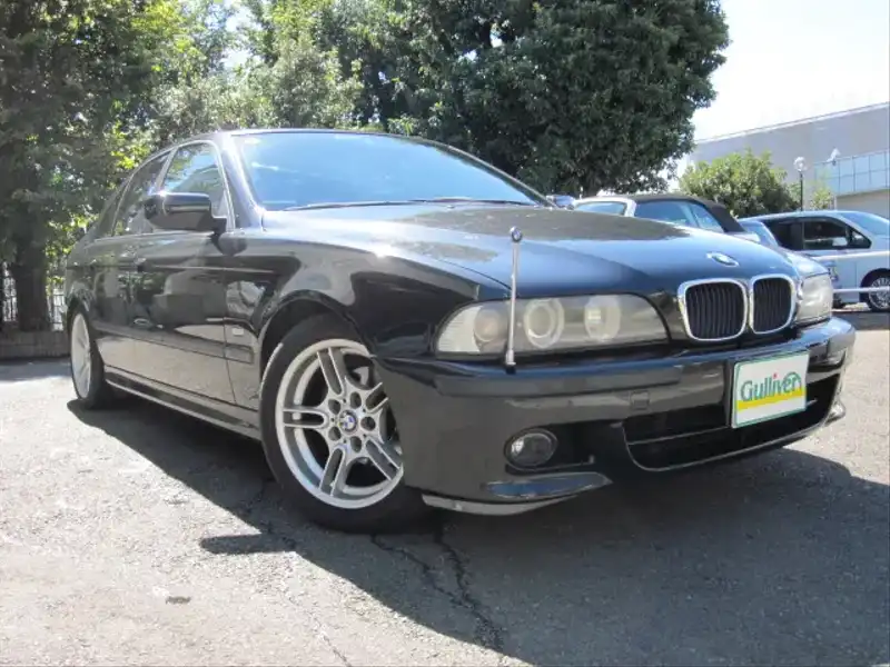 カタログ画像：５シリーズ（5 SERIES） ５２５ｉ Ｍスポーツ 2001年10月 GH-DT25 2500cc ブラック・サファイア 燃費8.4km / l  メイン