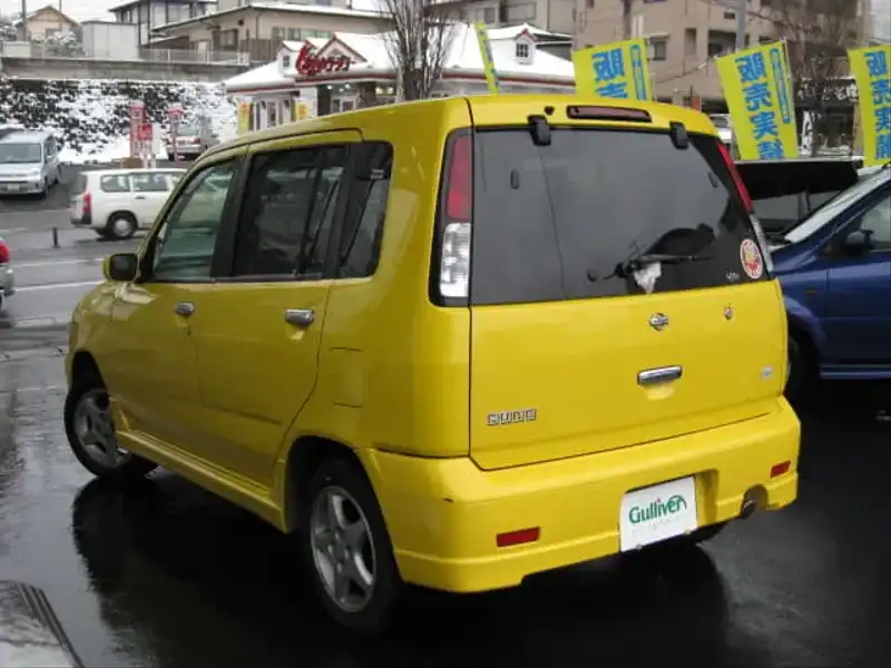 カタログ画像：キューブ（CUBE） イエローバージョン 1998年12月 GF-Z10 1300cc ライトニングイエロー 燃費14.6km / l  バック