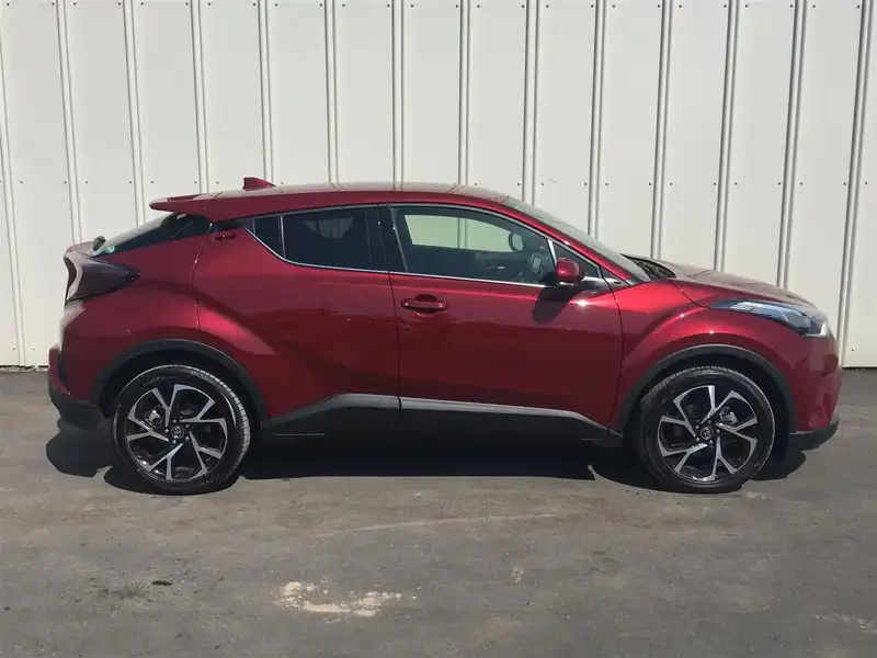 カタログ画像：Ｃ－ＨＲ（C-HR） Ｇ－Ｔ 2018年5月 DBA-NGX10 1200cc センシュアルレッドマイカorブラック×センシュアルレッドマイカ 燃費16.4km / l 外装