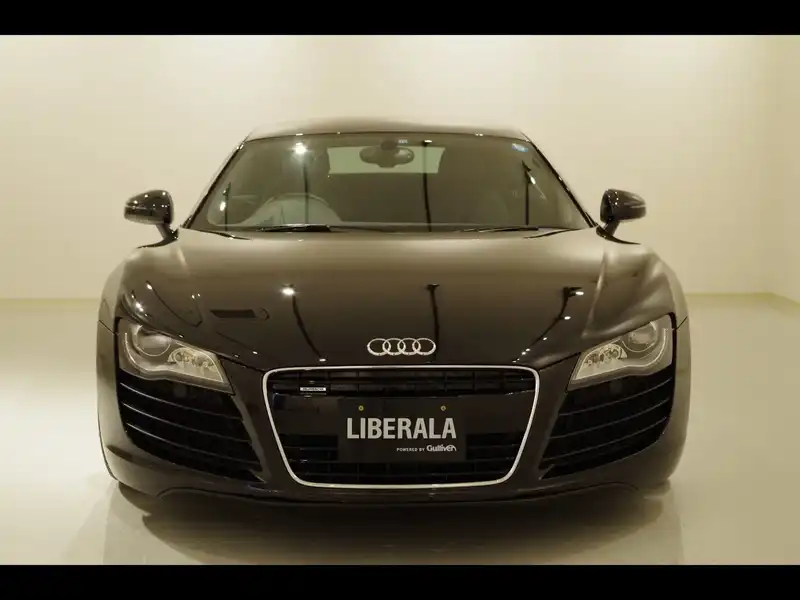 カタログ画像：Ｒ８（R8） ４．２ＦＳＩクワトロ 2014年4月 ABA-42CNDF 4200cc ファントムブラックパールエフェクトorパンサーブラッククリスタルエフェクト フロント