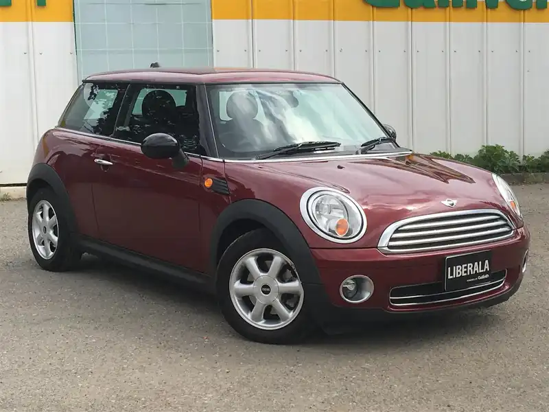 カタログ画像：ＭＩＮＩ（MINI） ワン 2009年5月 ABA-ME14 1400cc ナイトファイアー・レッド（メタリック） 燃費14.2km / l  メイン（その他）