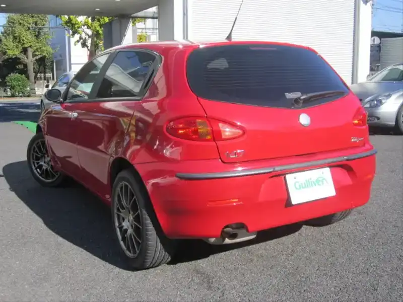 カタログ画像：アルファ１４７（ALFA 147） ２．０ ツインスパーク セレスピード 2004年4月 GH-937AB 2000cc アルファレッド バック