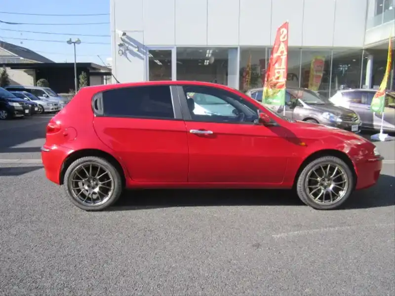 カタログ画像：アルファ１４７（ALFA 147） ２．０ ツインスパーク セレスピード 2004年4月 GH-937AB 2000cc アルファレッド 外装