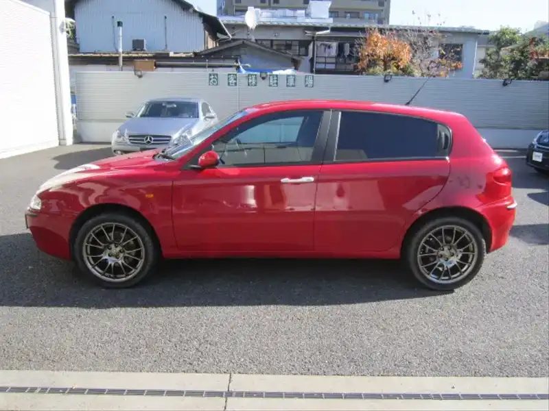 カタログ画像：アルファ１４７（ALFA 147） ２．０ ツインスパーク セレスピード 2004年4月 GH-937AB 2000cc アルファレッド 外装