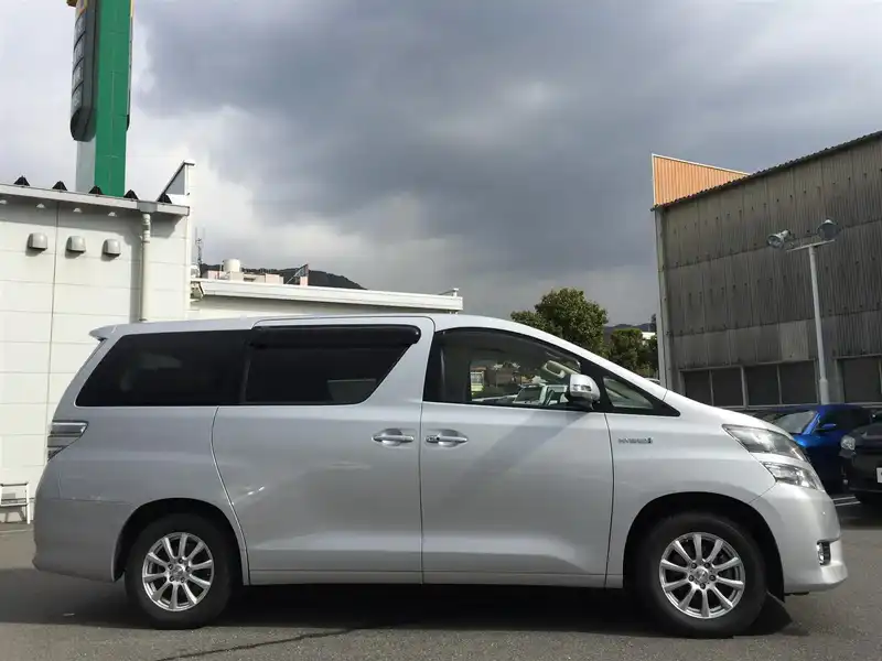 カタログ画像：ヴェルファイアハイブリッド（VELLFIRE HYBRID） ハイブリッドＸ サイドリフトアップシート装着車 2011年11月 DAA-ATH20W 2400cc シルバーメタリック 燃費16.2km / l 外装