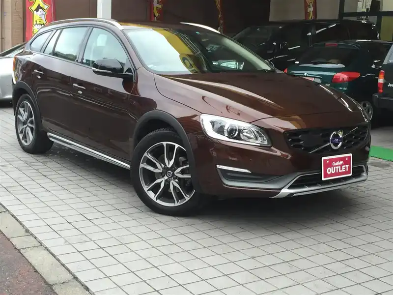 カタログ画像：Ｖ６０（V60） クロスカントリー Ｔ５ ＡＷＤ ＳＥ 2015年10月 CBA-FB525XC 2500cc リッチジャバメタリックorトワイライトブロンズメタリック 燃費12.6km / l メイン