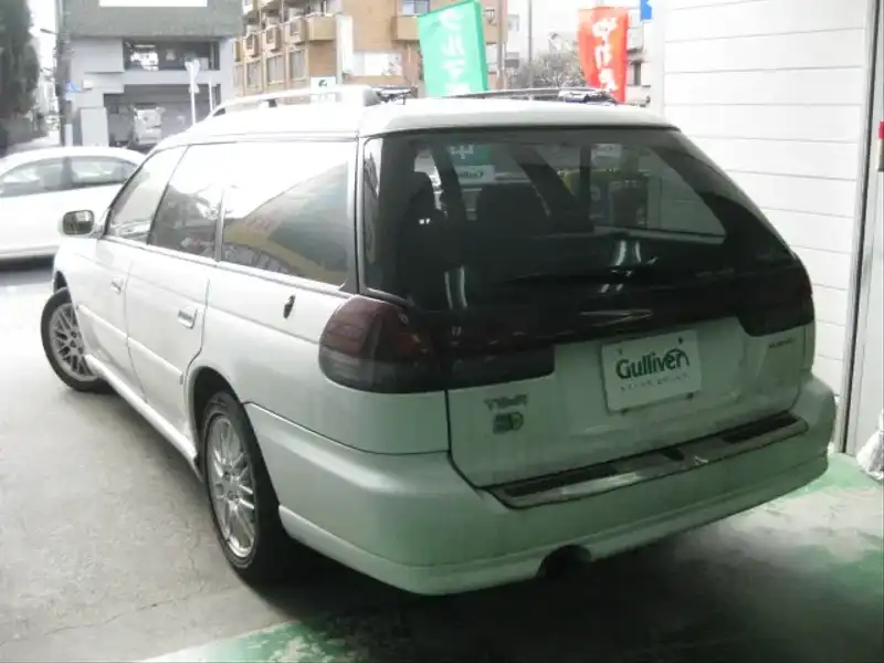 カタログ画像：レガシィツーリングワゴン（LEGACY TOURING WAGON） ＴＳタイプＲ 1998年6月 GF-BH5 2000cc ピュアホワイト 燃費11.8km / l  バック