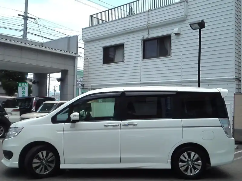 カタログ画像：ステップワゴンスパーダ（STEPWAGON SPADA） Ｚ インターナビセレクション 2012年4月 DBA-RK5 2000cc ホワイトオーキッド・パール 燃費14.4km / l 外装