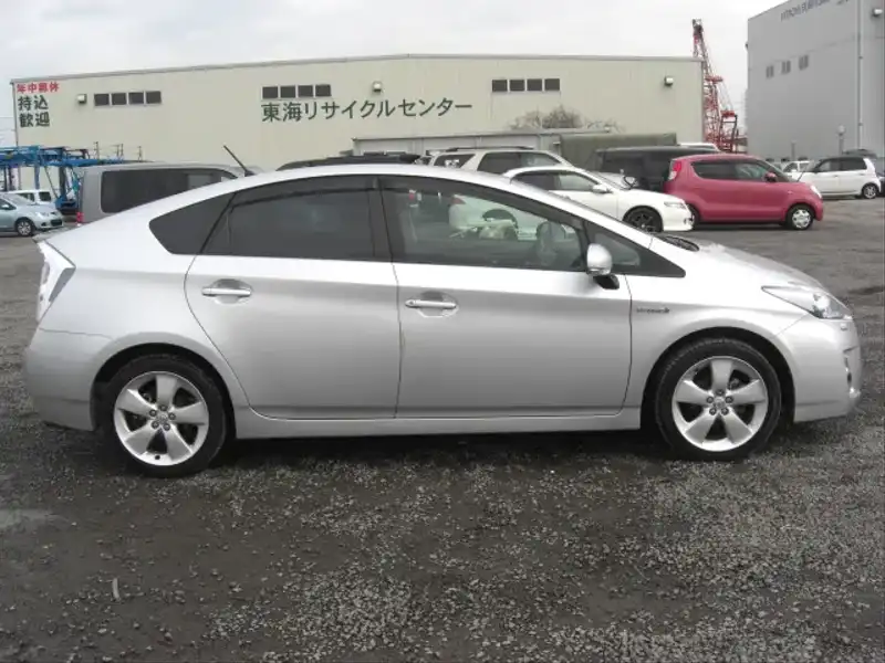 カタログ画像：プリウス（PRIUS） Ｇツーリングセレクション 2009年5月 DAA-ZVW30 1800cc シルバーメタリックorアイスバーグシルバーマイカメタリック 燃費35.5km / l  外装