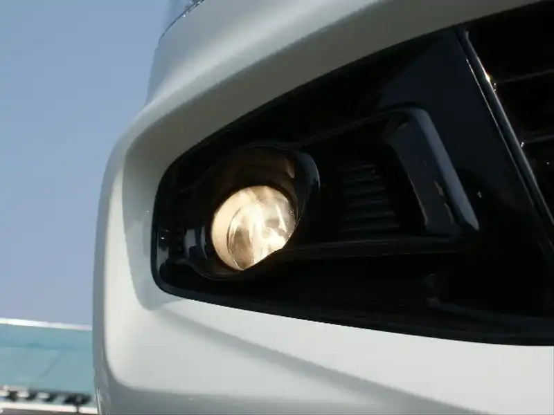 カタログ画像：ソリオバンディット（SOLIO BANDIT） ＤＪＥレーダーブレーキサポートⅡ装着車 2014年2月 DBA-MA15S 1200cc パールホワイト 燃費21.6km / l 外装