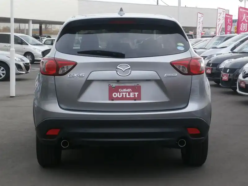 カタログ画像：ＣＸ－５（CX-5） ２０Ｓ 2012年12月 DBA-KEEFW 2000cc アルミニウムメタリック 燃費16.4km / l バック