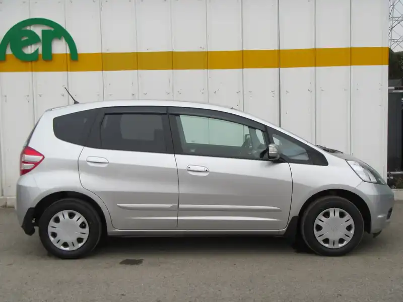 カタログ画像：フィット（FIT） Ｌ ハイウェイエディション 2008年6月 DBA-GE6 1300cc スーパープラチナ・メタリック 燃費21.5km / l  外装