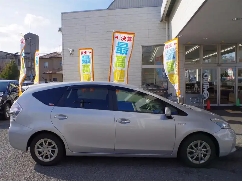 カタログ画像：プリウスα（PRIUS ALPHA） Ｓ チューン ブラック 2013年8月 DAA-ZVW40W 1800cc シルバーメタリック 燃費26.2km / l 外装