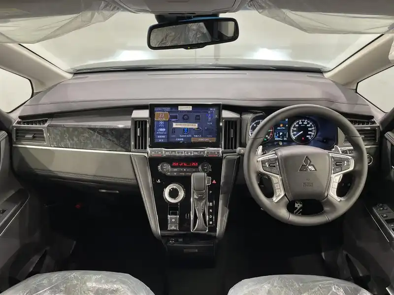 カタログ画像：デリカＤ：５（DELICA D:5） シャモニー（電動サイドステップ非装着車） 2025年5月 3DA-CV1W 2200cc ブラックダイヤモンド×ブラックマイカ 燃費12.6km / l フロント