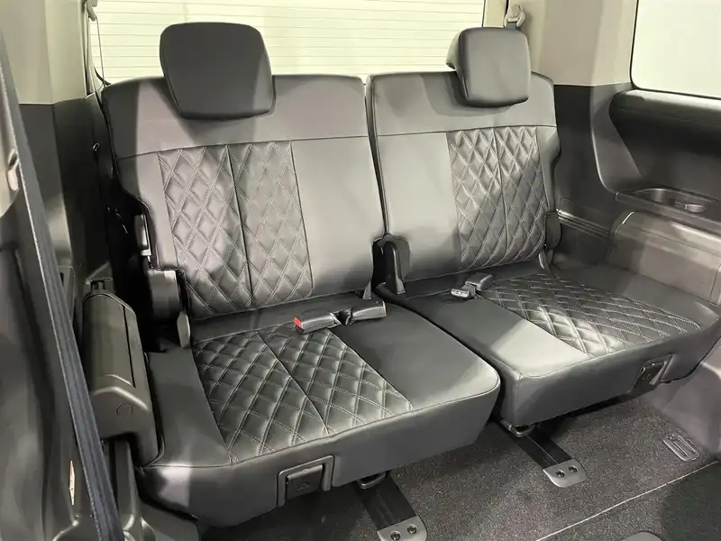 カタログ画像：デリカＤ：５（DELICA D:5） シャモニー（電動サイドステップ非装着車） 2025年5月 3DA-CV1W 2200cc ブラックダイヤモンド×ブラックマイカ 燃費12.6km / l バック