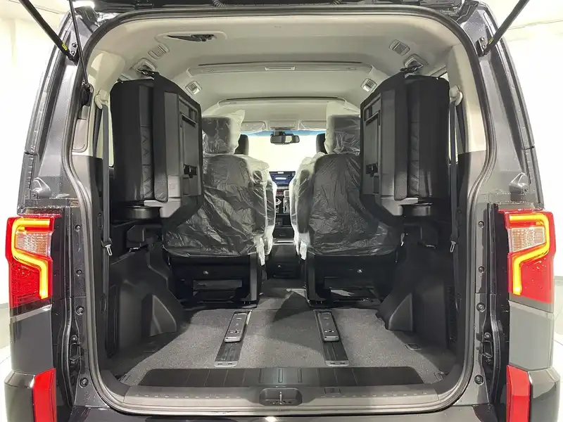 カタログ画像：デリカＤ：５（DELICA D:5） シャモニー（電動サイドステップ非装着車） 2025年5月 3DA-CV1W 2200cc ブラックダイヤモンド×ブラックマイカ 燃費12.6km / l メイン