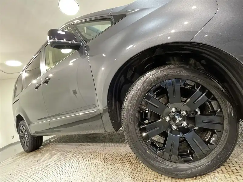 カタログ画像：デリカＤ：５（DELICA D:5） シャモニー（電動サイドステップ非装着車） 2025年5月 3DA-CV1W 2200cc 燃費12.6km / l タイヤ