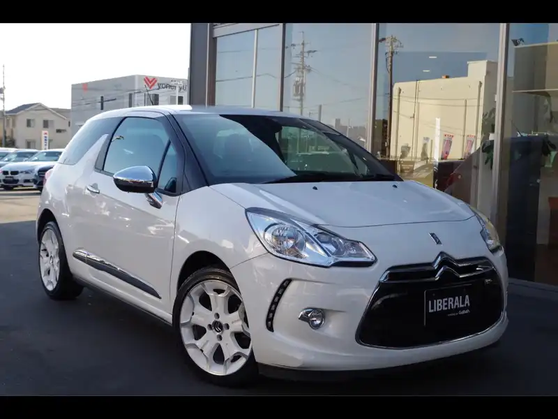 カタログ画像：ＤＳ３（DS3） シック エディション ブラン 2011年1月 ABA-A5C5F01 1600cc ブランバンキーズ 燃費12.5km / l  メイン