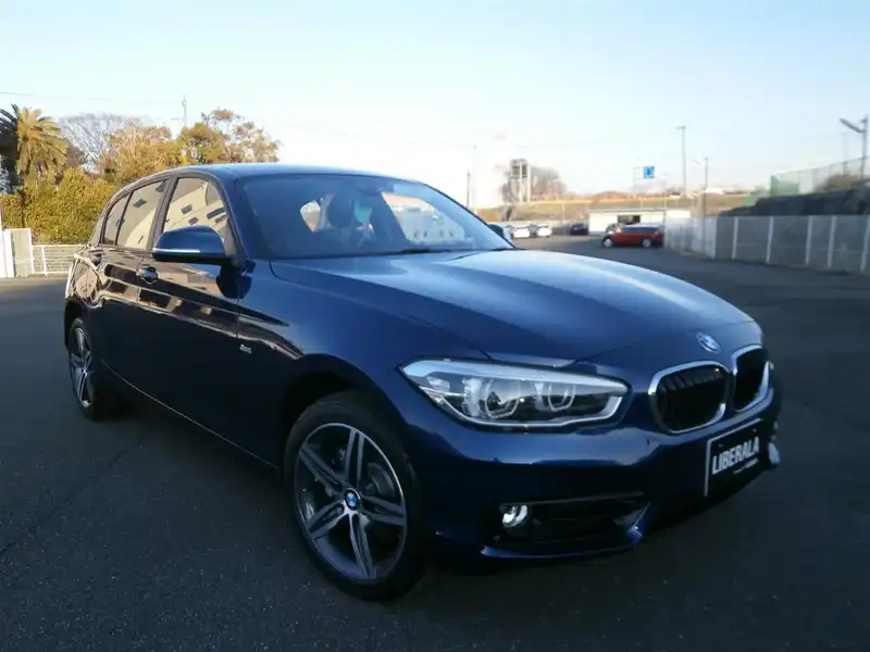 カタログ画像：１シリーズ（1 SERIES） １２０ｉ スポーツ 2015年5月 DBA-1A16 1600cc ブラック・サファイア（メタリック・カラー） 燃費16.8km / l メイン（その他）