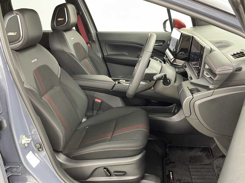 カタログ画像：オーラ（AURA） ニスモ 2024年7月 6AA-FE13 1200cc ダークメタルグレー（M）/スーパーブラック 2トーンorNISMOステルスグレー/スーパーブラック 2トーン 燃費23.3km / l 内装