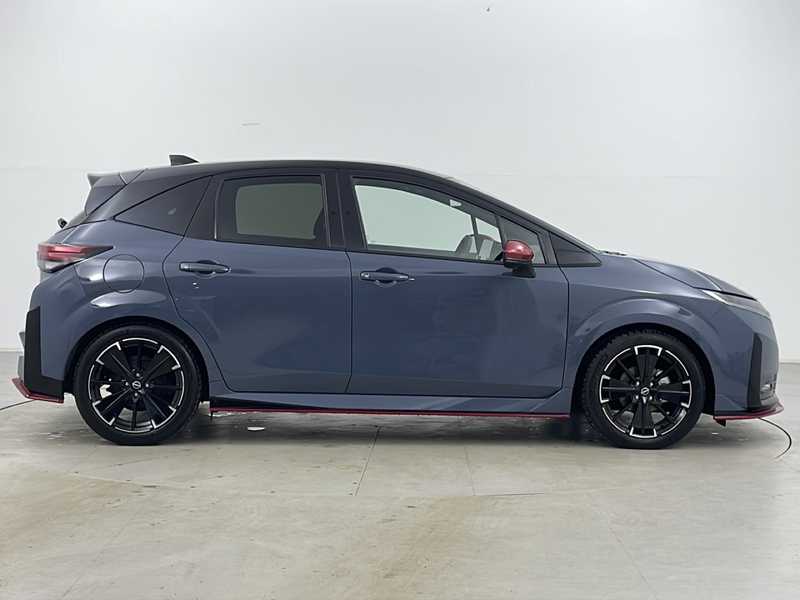 カタログ画像：オーラ（AURA） Ｇ ＦＯＵＲ ９０周年記念車 2024年6月 6AA-FSNE13 1200cc ダークメタルグレー（M） 燃費22.7km / l 外装