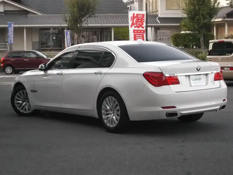 カタログ画像：７シリーズ（7 SERIES） ７５０Ｌｉ 2013年8月 CBA-YE44 4400cc アルピン・ホワイトⅢ 燃費9.3km / l バック